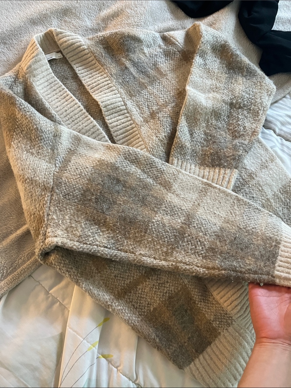 OAK + FORT Cream and Beige Plaid Button-Front Cardigan - Picture 2 of 5